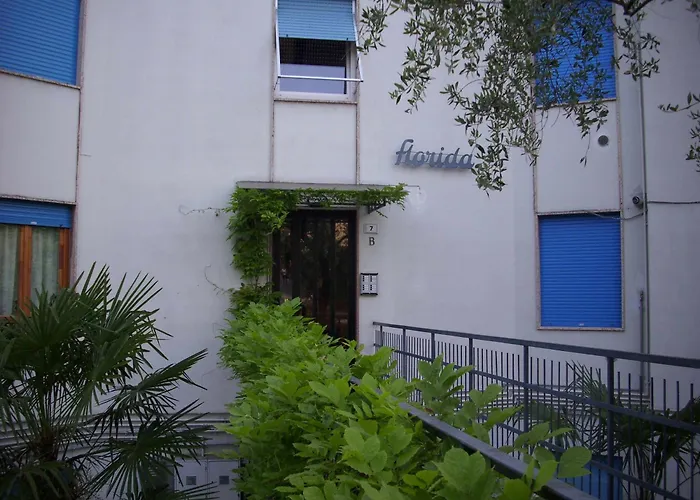 Florida B2-200m Dal Lago,ac,balcone Semesterbostad *