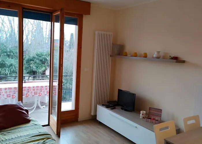 Florida B2-200m Dal Lago,ac,balcone Semesterbostad *