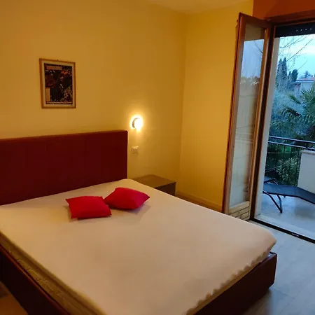 Florida B2-200m Dal Lago,ac,balcone Feriehus